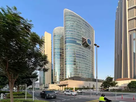 Бизнес-центр Emirates Financial Tower 2